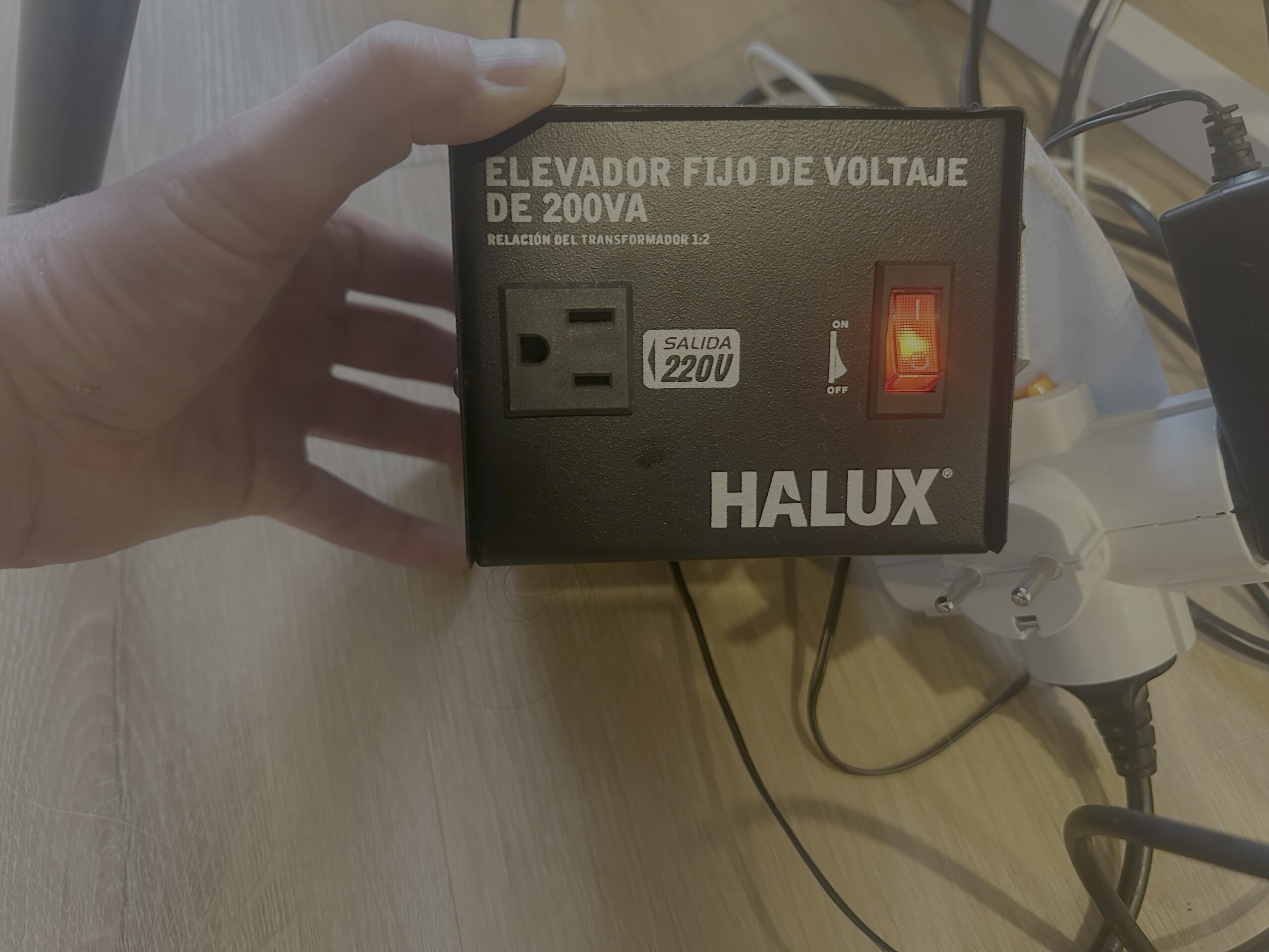 Venta de trasteo: Aspiradora, printer, ventiladora, seccadoras, acalentadora, transformadora 220v-110v, contenedores de reciclage et.c.